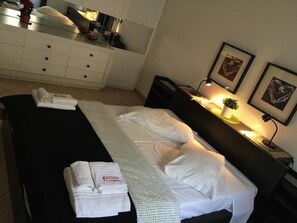 1 bedroom, desk, iron/ironing board, bed sheets - Suite 14 Apartment - Your best stay in Rome Centre Metro B1 at 100mt (Roma)