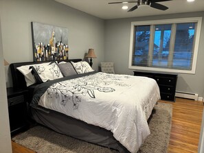 5 bedrooms, desk, WiFi
