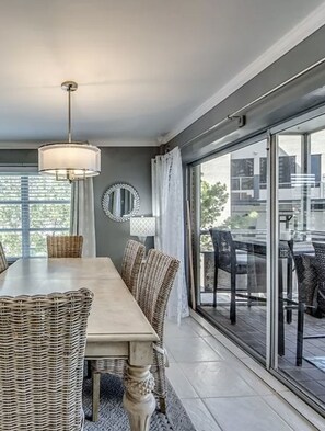 Dining - Beautiful river front condo (Fort Myers)