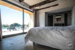 6 chambres, fer et planche à repasser, lit parapluie, draps fournis