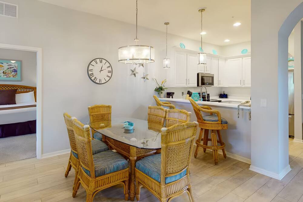 Lakeside condo in resort setting minutes from Disney World and area theme parks!