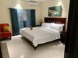 2 soverom, safe på rommet, strykejern/-brett og wi-fi (inkludert)