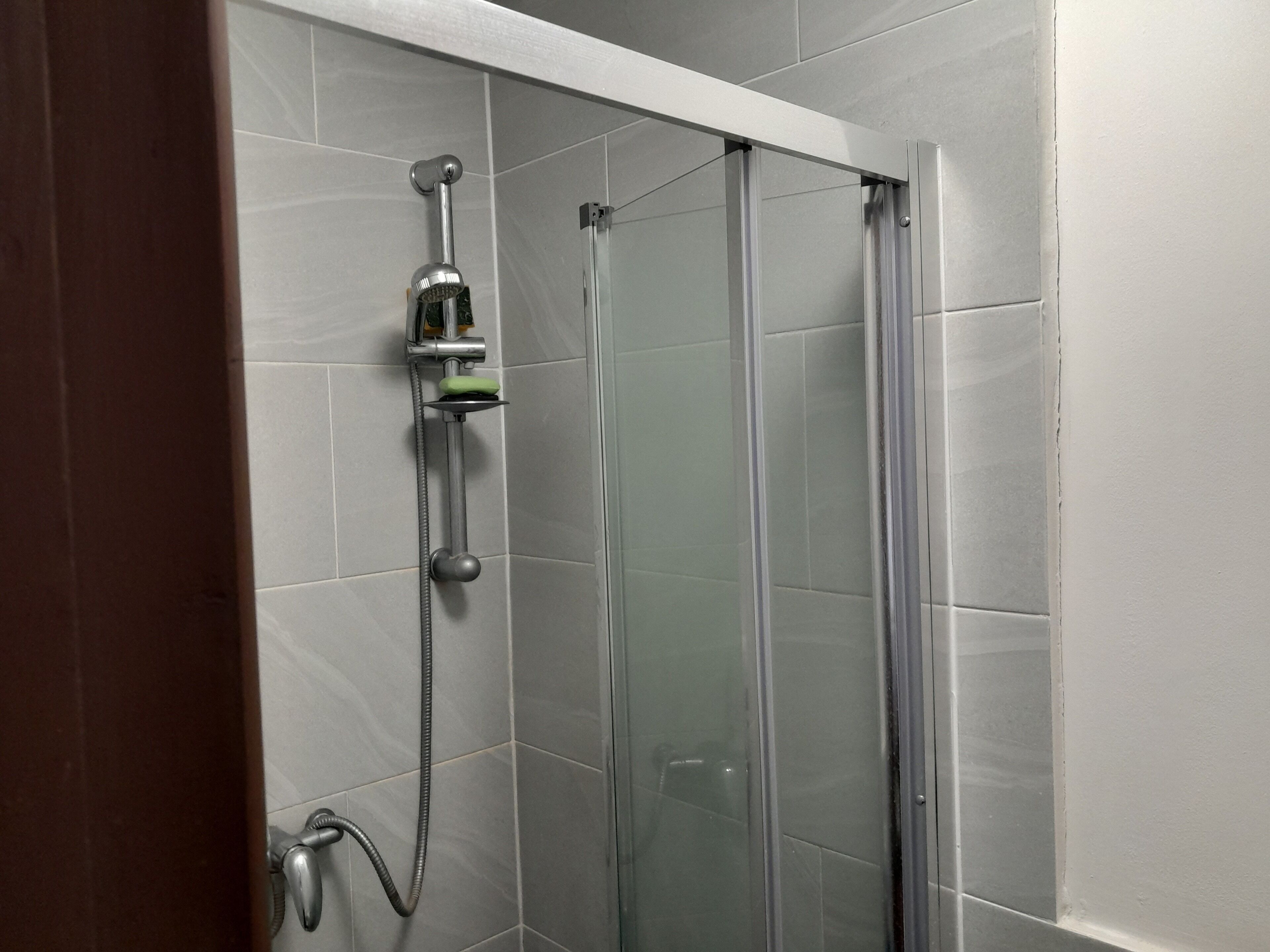 Apartment | Badezimmer | Dusche, Handtücher