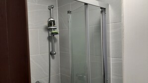 Departamento | Baño | Regadera y toallas