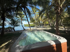 Outdoor spa tub - Two Authentic Conch Houses with Private Beach on FL BAY (Tavernier)