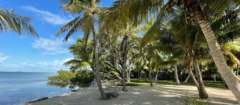 Two Authentic Conch Houses with Private Beach on FL BAY