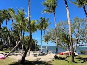 海灘、躺椅、沙灘巾