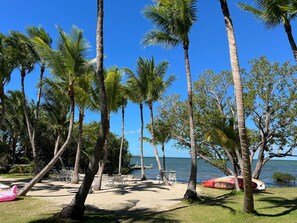 海灘、躺椅、沙灘巾