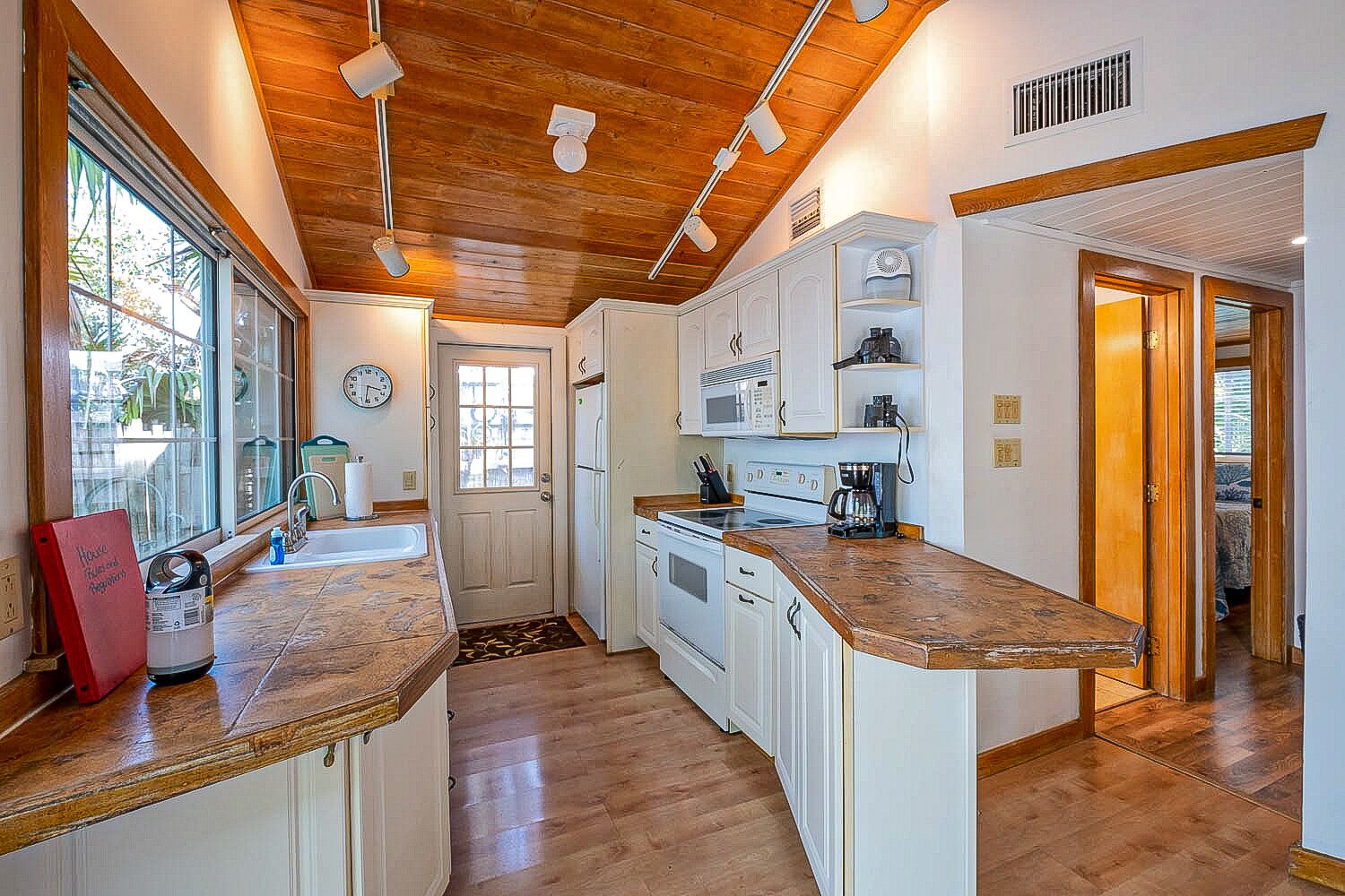 冰箱、微波炉、烤箱、炉灶