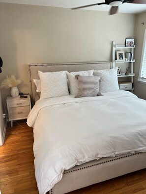 1 camera, una scrivania, Wi-Fi gratuito