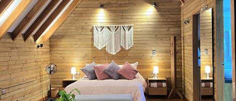 1 bedroom, desk, free WiFi, bed sheets