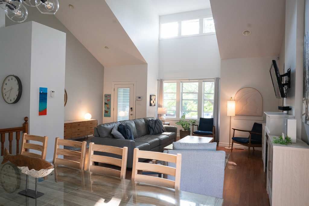 Älytelevisio, takka, tietokoneen näyttö, tulostin