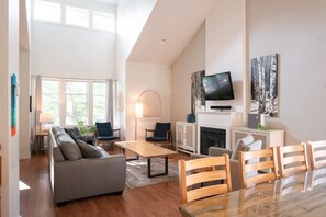 Smart TV, caminetto, monitor per computer, stampante