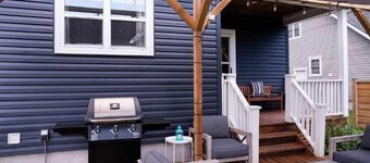 Stylish Family Cottage - 5 bedroom - 6min walk to beach & town, hot tub, pets ok