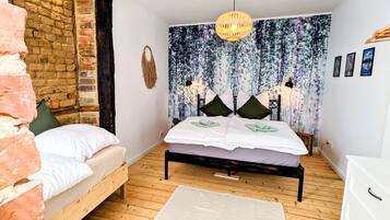 1 Schlafzimmer, Schreibtisch, Bügeleisen/Bügelbrett, Reisekinderbett