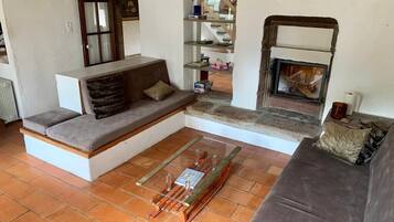 TV, fireplace, foosball, stereo