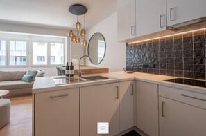 Réfrigérateur, micro-ondes, four, lave-vaisselle