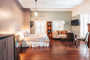 Premium bedding, pillow-top beds, individually decorated - Atelier Skalo Boutique Hotel (Willemstad)