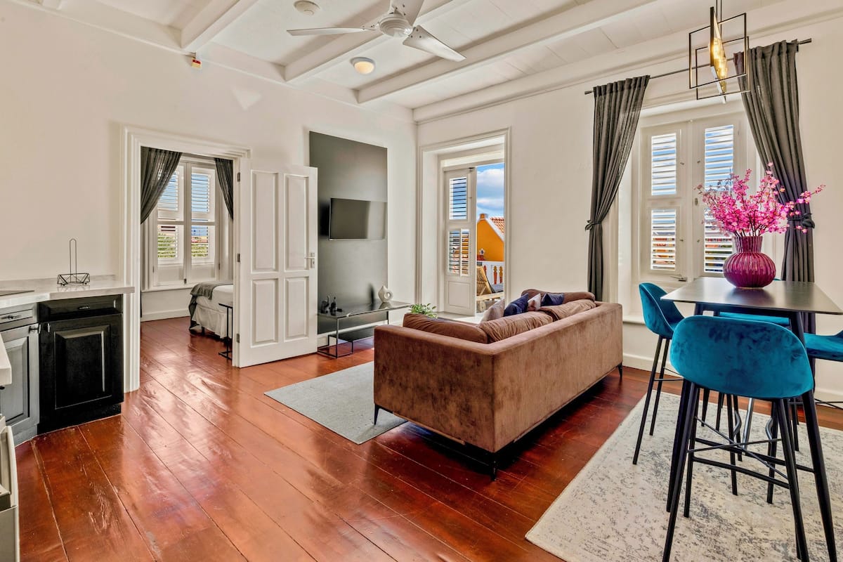 Rom – premium, 1 kingsize-seng, ikke-røyk, byutsikt | Sengetøy av topp kvalitet og senger med overmadrass