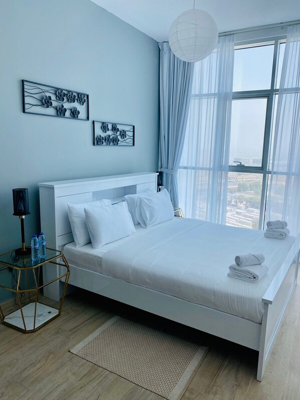 1 bedroom, iron/ironing board, WiFi - Modern House w/ AC + Private Bathroom (Dubai)