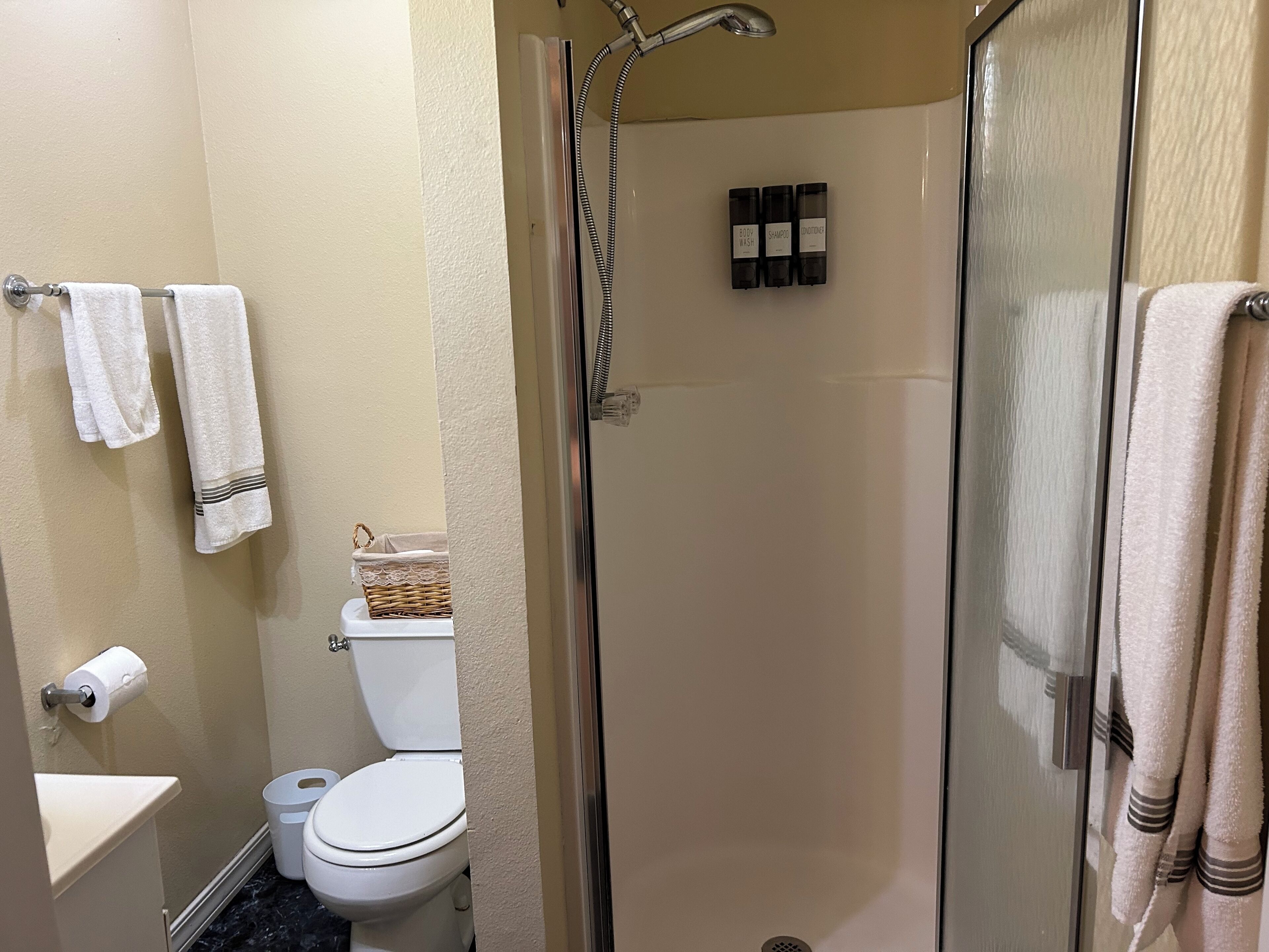 Combined shower/bathtub, hair dryer, towels, soap