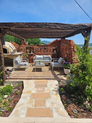 Terrace/patio - 4 bedroom villa with a private pool! (Posušje)