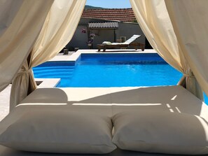 Piscine extérieure, piscine chauffée