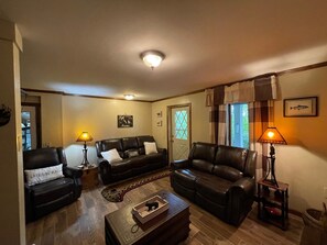 Smart TV, fireplace, DVD player, ping pong