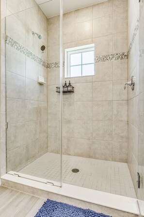 Combined shower/tub, hair dryer, towels, soap