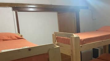 7 bedrooms, desk, free WiFi, bed sheets