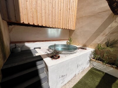 A must-see Central Townhouse with leisure pool !