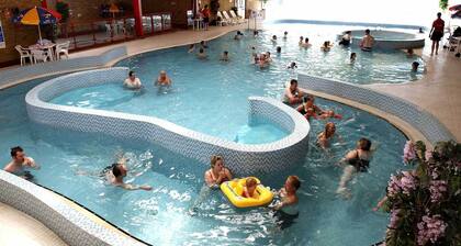 Owlers Retreat, 3 Bed Luxury Beach House, 1 Minute to Beach, Enclosed Garden