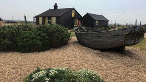 Exterior - Owlers Retreat, 3 Bed Luxury Beach House, 1 Minute to Beach, Enclosed Garden (Camber)