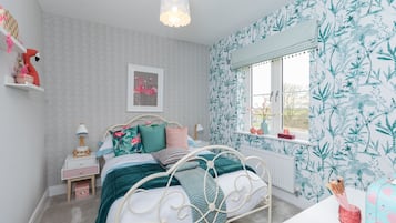 5 bedrooms, iron/ironing board, travel crib, WiFi