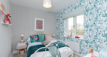 5 Bedroom House located near The Heyford for fab food & drinks & BicesterVillage