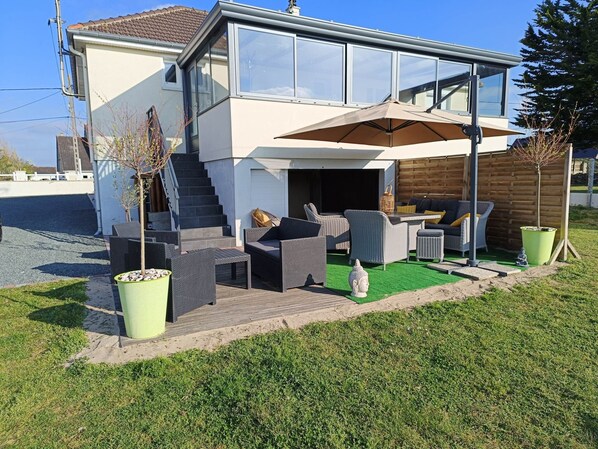 Outdoor dining - Maison mer (Saint-Germain-sur-Ay)