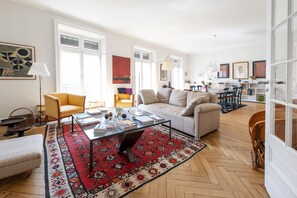 TV - Beautiful apartment, terrace with view, quiet++ (Burdeos)