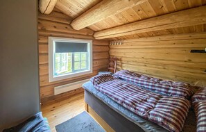 3 bedrooms, travel crib