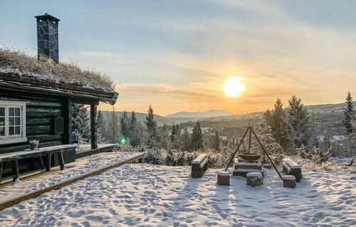 Nice home in Vinstra with kitchen