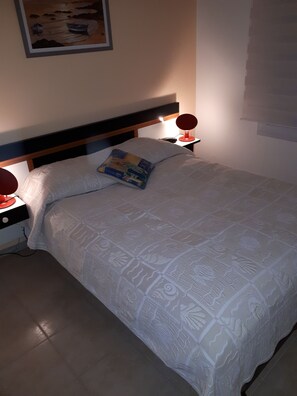 2 Schlafzimmer, Schreibtisch, Bügeleisen/Bügelbrett, Rollstuhlgeeignet