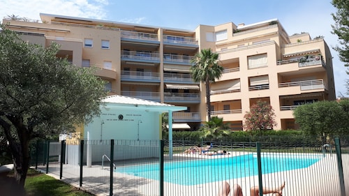 Appartement DE 67m2 - Balcon 13m2 - 10mns DE LA Plage