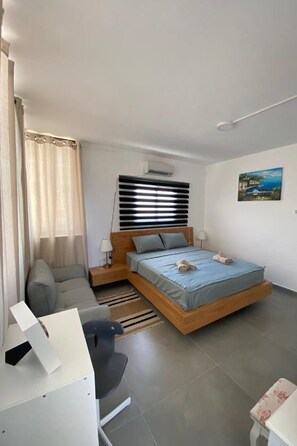 2 Schlafzimmer, Zimmersafe, Schreibtisch, Bügeleisen/Bügelbrett