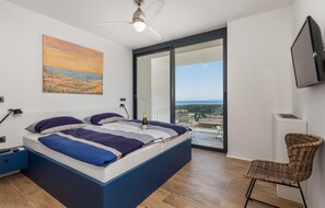 5 bedrooms, travel cot, free WiFi, bed sheets
