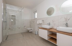 Shower - Luxurious home in Grubine (Grubine)