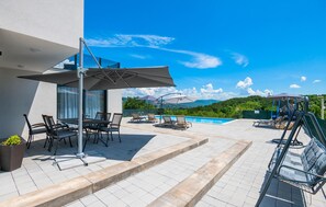 Outdoor dining - Luxurious home in Grubine (Grubine)