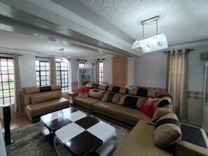 Smart-tv och en stereo