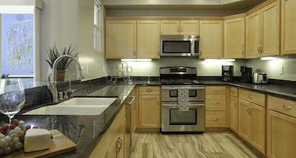 Fresh Look at Frank's Beach House - 50 yards to Beach - A family fav!