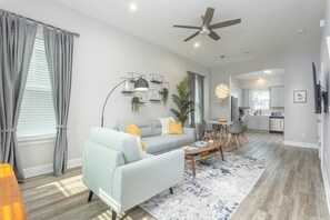 Televisión y oficina 