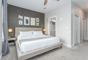 2 habitaciones, tabla de planchar con plancha y cuna de viaje 