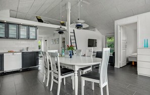 Dining - Beautiful home in Børkop with kitchen (Børkop)